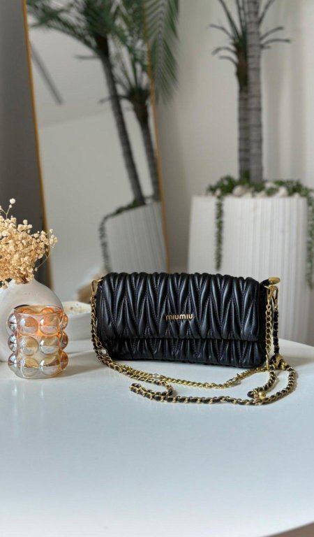 شنتة - MIU MIU / شامل السلاسل والاكسسوار