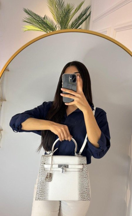 أبيض / هوامش رمادي