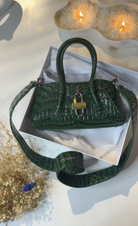 شنتة - GIVENCHY كواليتي ماستر / شامل علبة الشركة