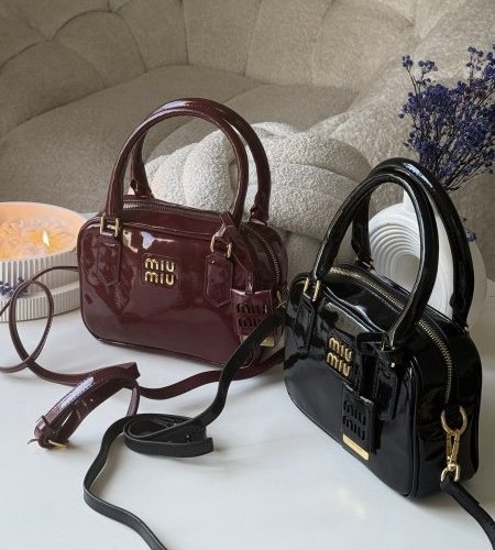 شنتة - MIU MIU مربع / غير شامل علبة